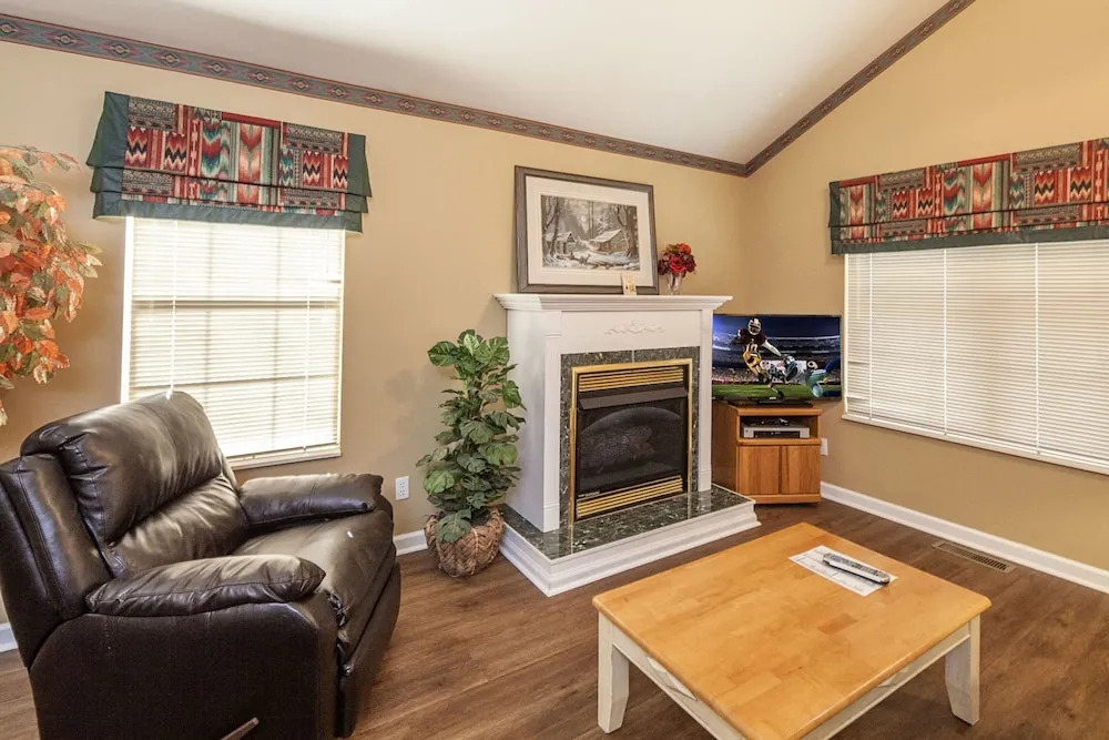 Our Tennessee Mountain Home - Great Location! Close To All The Action! cabin