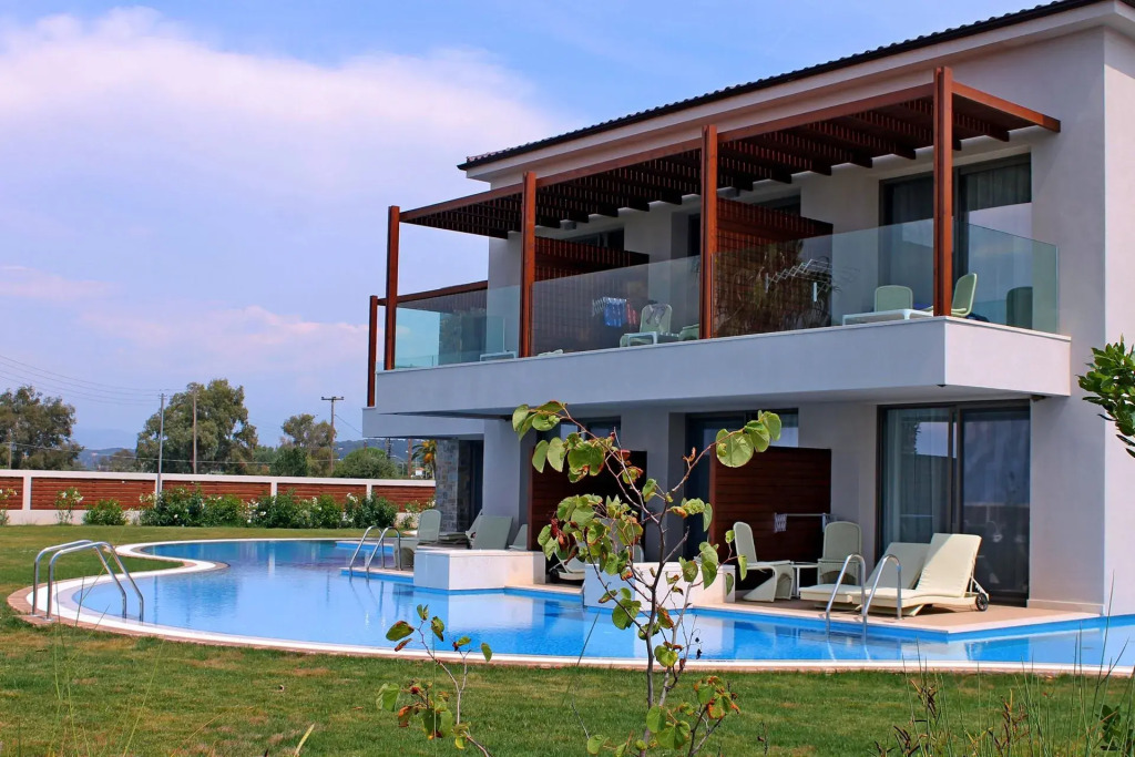 Almyros Beach Resort & Spa