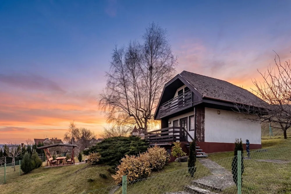 Karesz Holiday Home