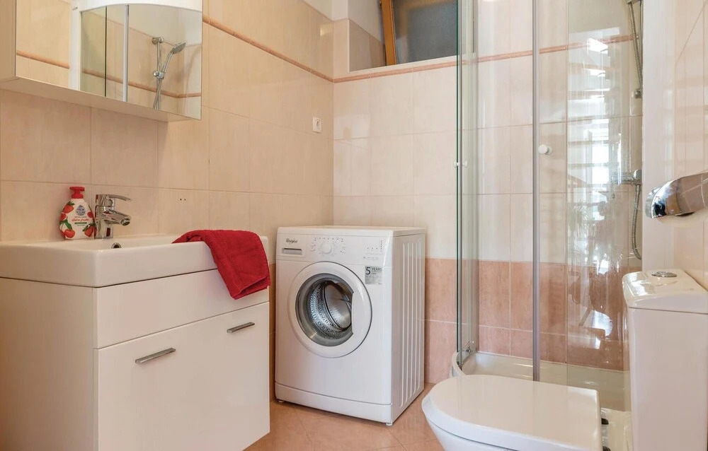 Beautiful Home in Orbanici With Wifi and 3 Bedrooms