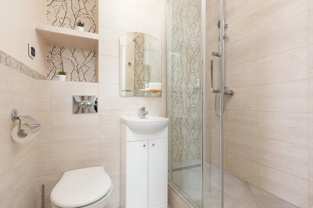 Apartment With Three Bedrooms by Renters