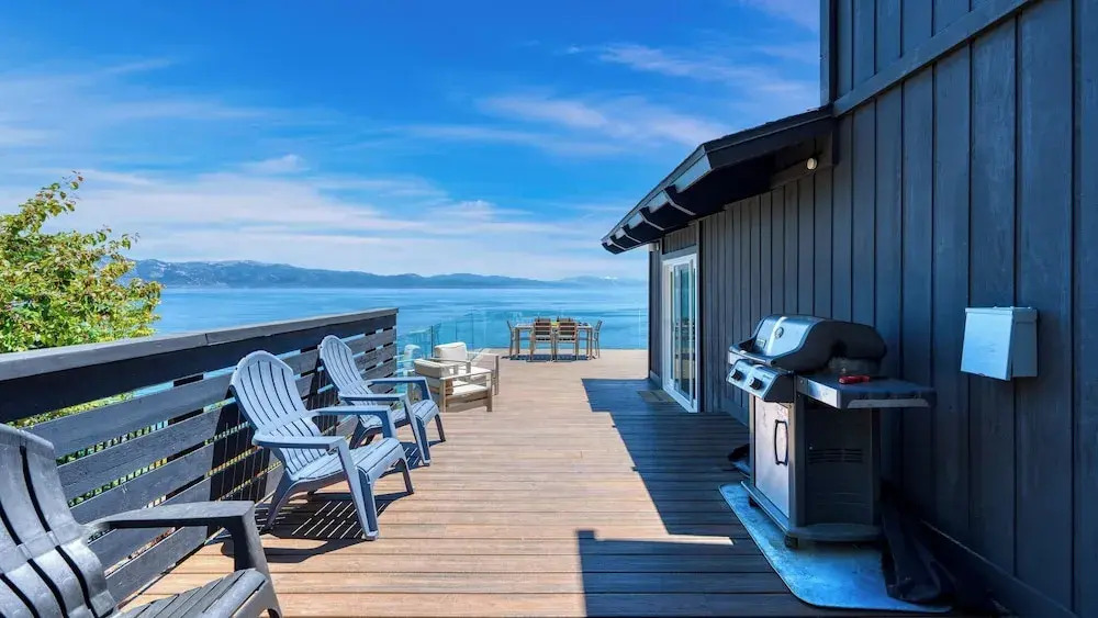 Lakeview by Avantstay Private Waterfront Cabin on Lake Tahoe w/ Hot Tub & Views