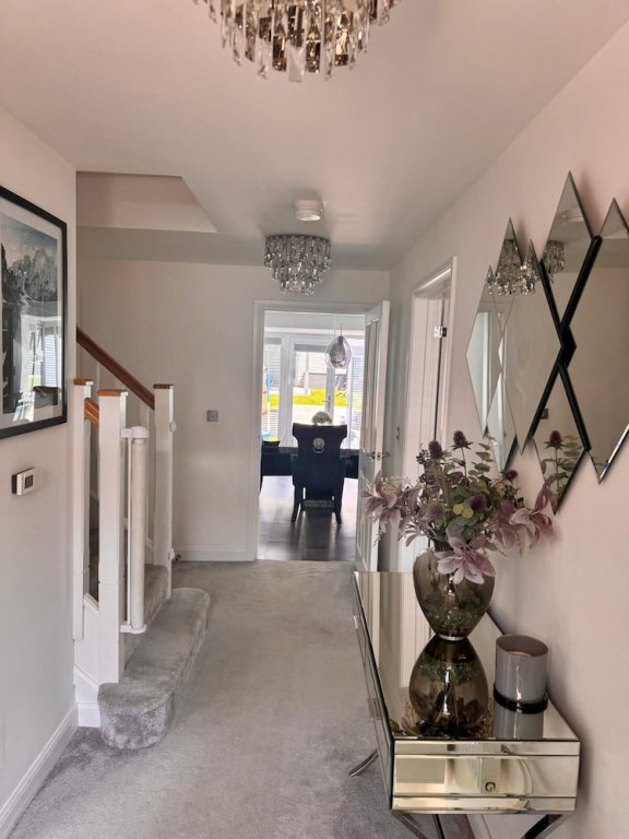 Grand 4-bed House in Ebbsfleet Valley, Garden & Parking Space