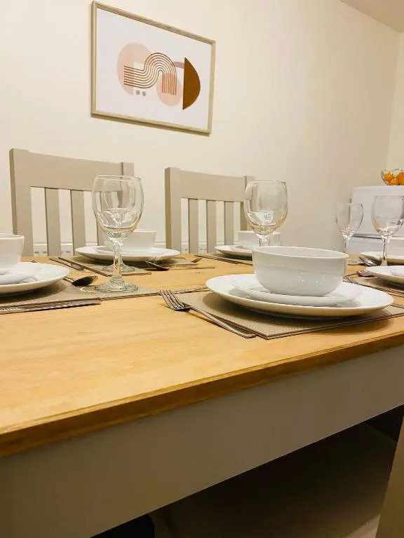 Cheerful home near City Centre,Station& RaceCourse