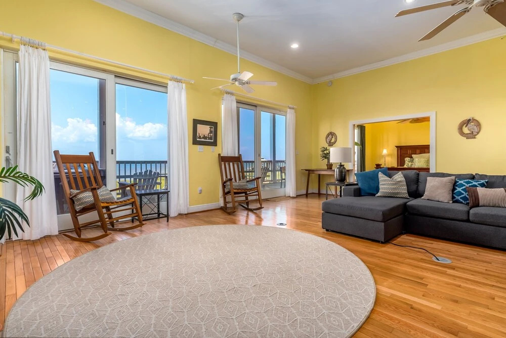Ricky Mos' Island Oasis - 2628 Bridgeview 4 Bedroom Home by Redawning