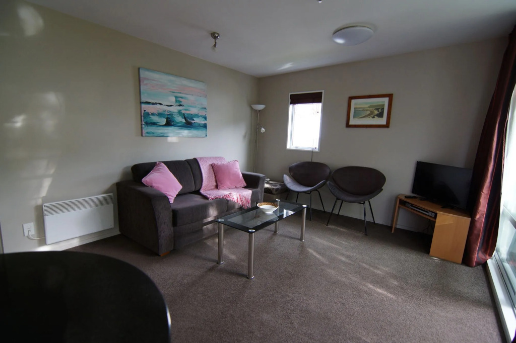 Sumner Bay Motel