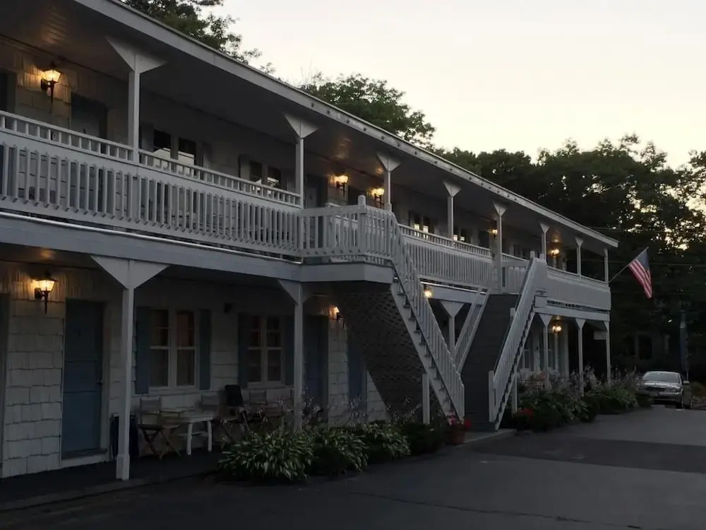 Holiday House Inn