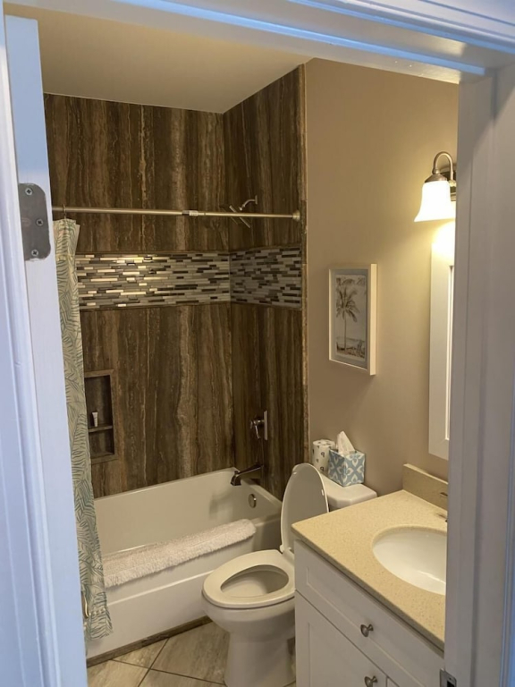 Pavilion Palms 103b
