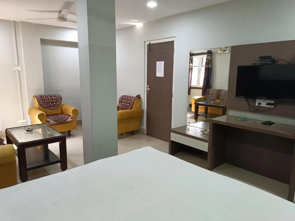 Kusum Hotel And Restaurant
