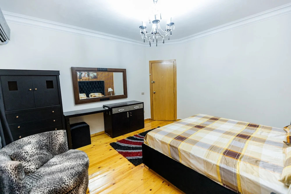 Oak Orchid Opulent 2 BR Apartment with Walk-in Closet