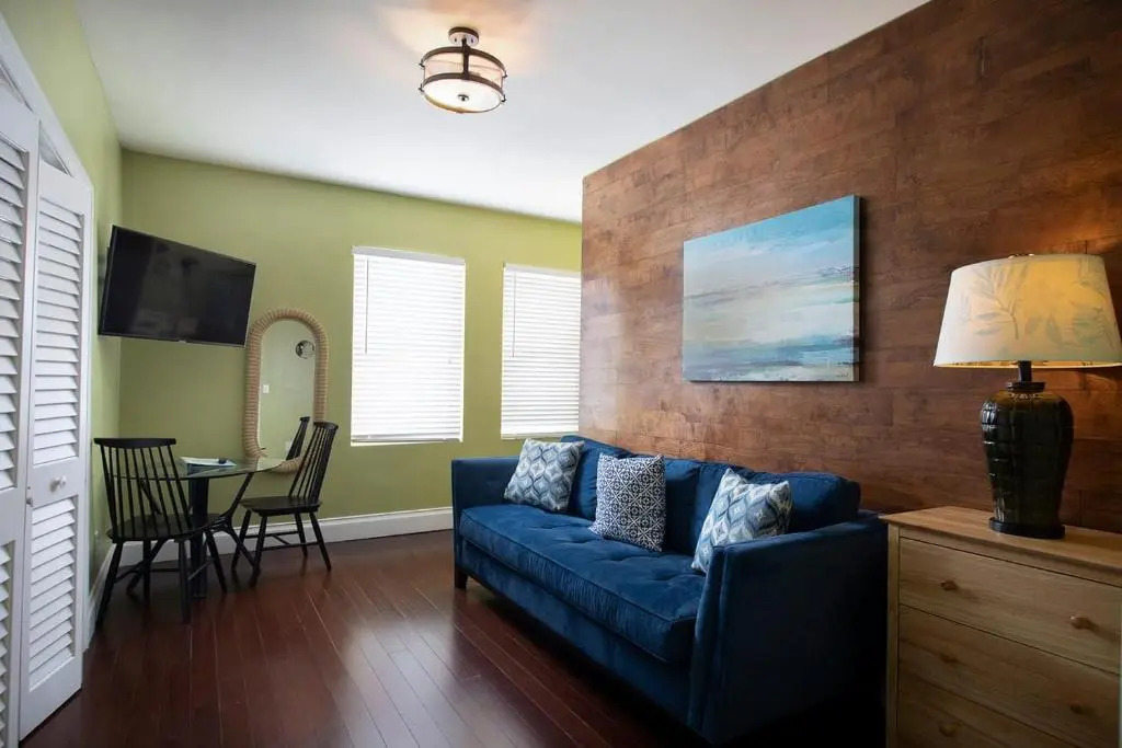6 Bedroom 6 Bath Guesthouse on Duval Street