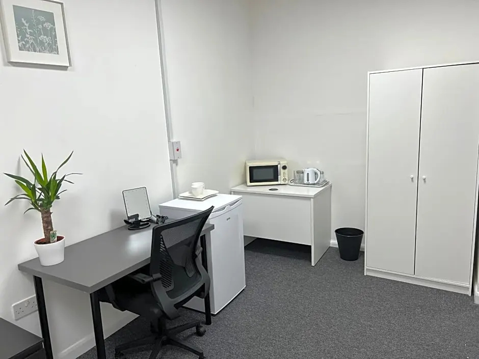 MJ - Entire Serviced apartment for 6 Guests - Next to Tube station Skyline View - London