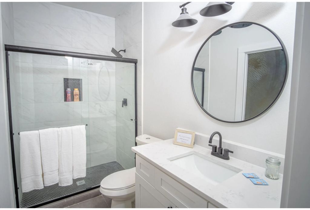 Spectacular Cozy 3 BR plus  2 and a half BA Apt Near Downtown