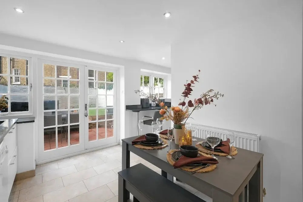 Luxury 3BR 2BA with Hot Tub and Garden
