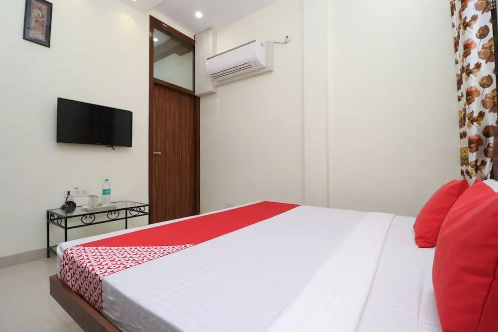 Oyo 24025 Sharan Square