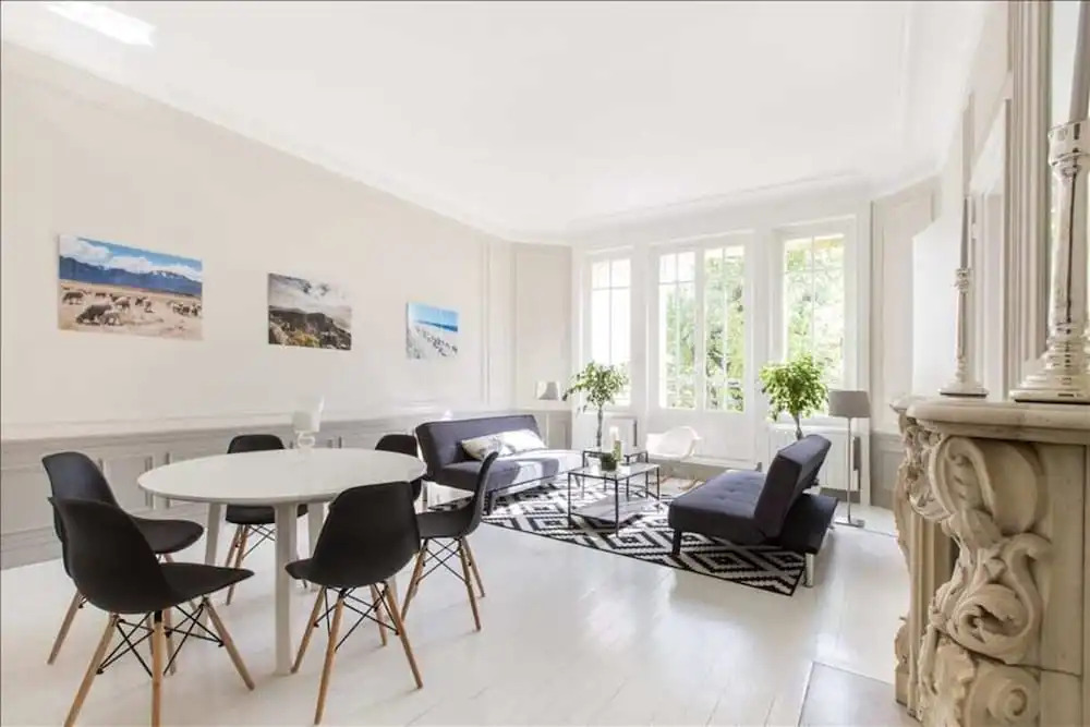 Gorgeous 3 Bedroom Apartment at Eiffel Tower
