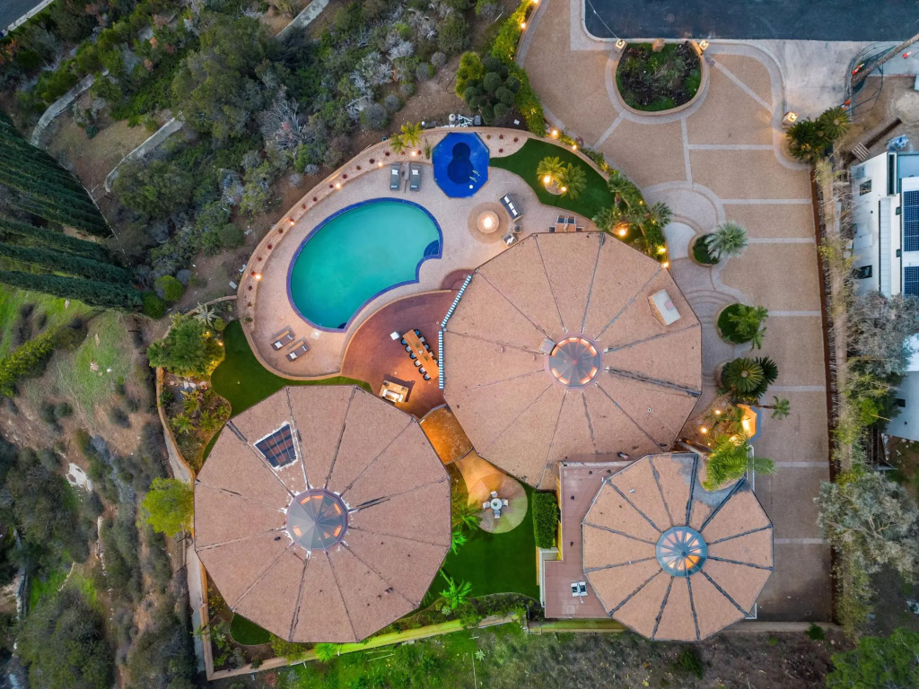 Via Vallarta - An Architecturally Significant California Modern Home