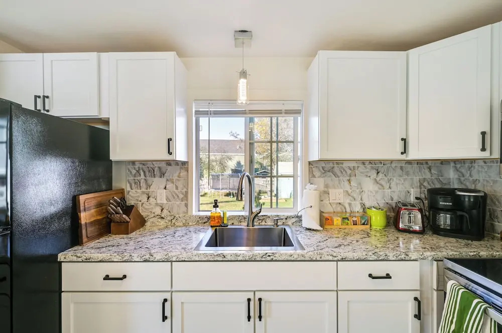 1 Mi to Downtown Salem: Studio w/ Fire Pit Access