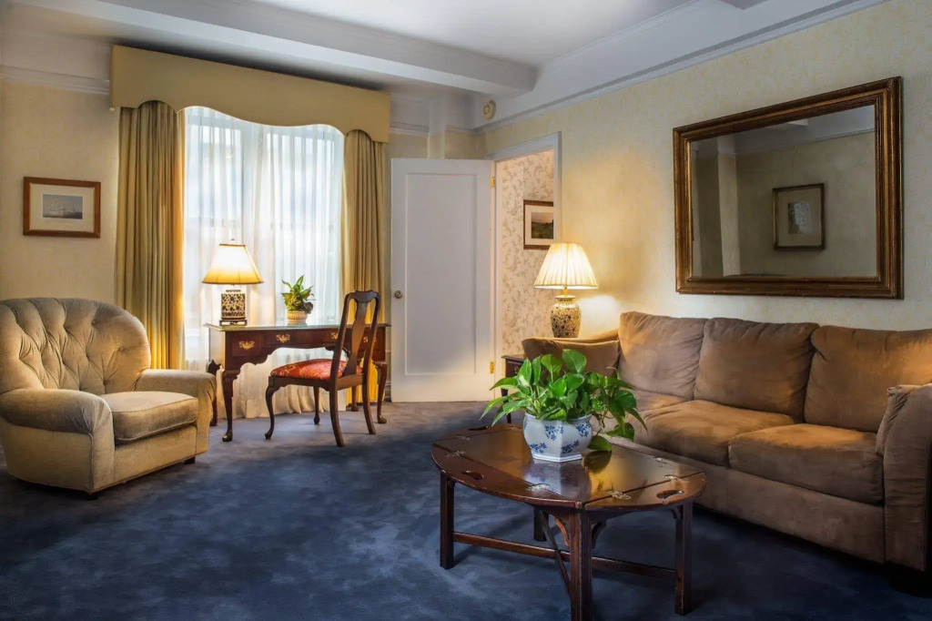 Roger Smith Hotel