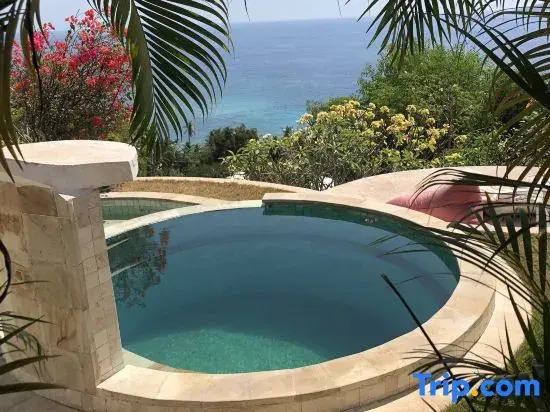 Mentigi Bay Dome Villas