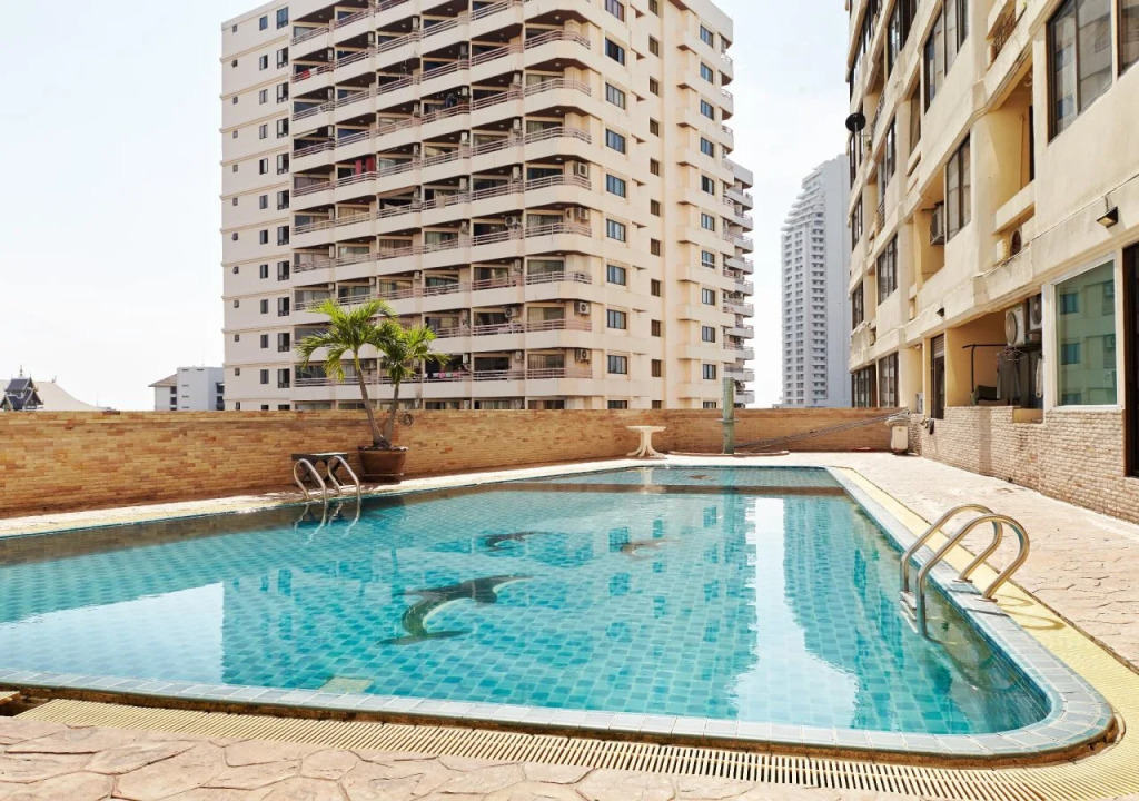 ThepThip ArtDeco Apartments