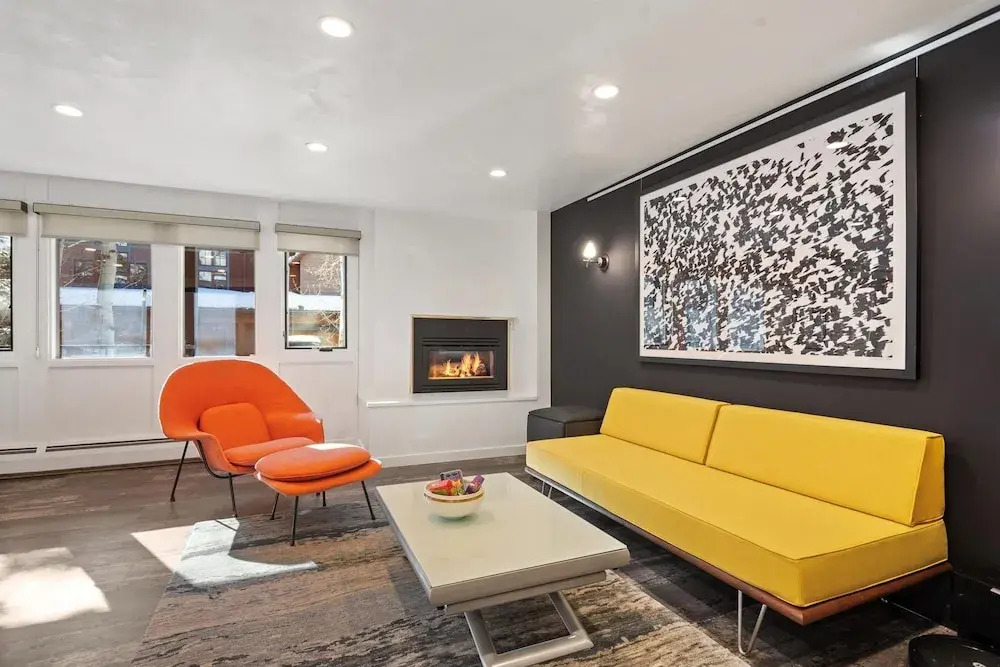 Downtown Aspen Studio Steps to Gondola & Trails - 305A
