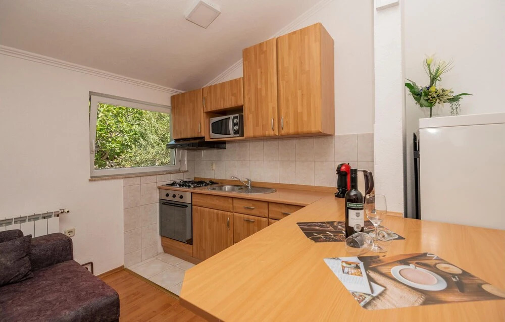 Awesome Home in Makarska With Wifi and 2 Bedrooms