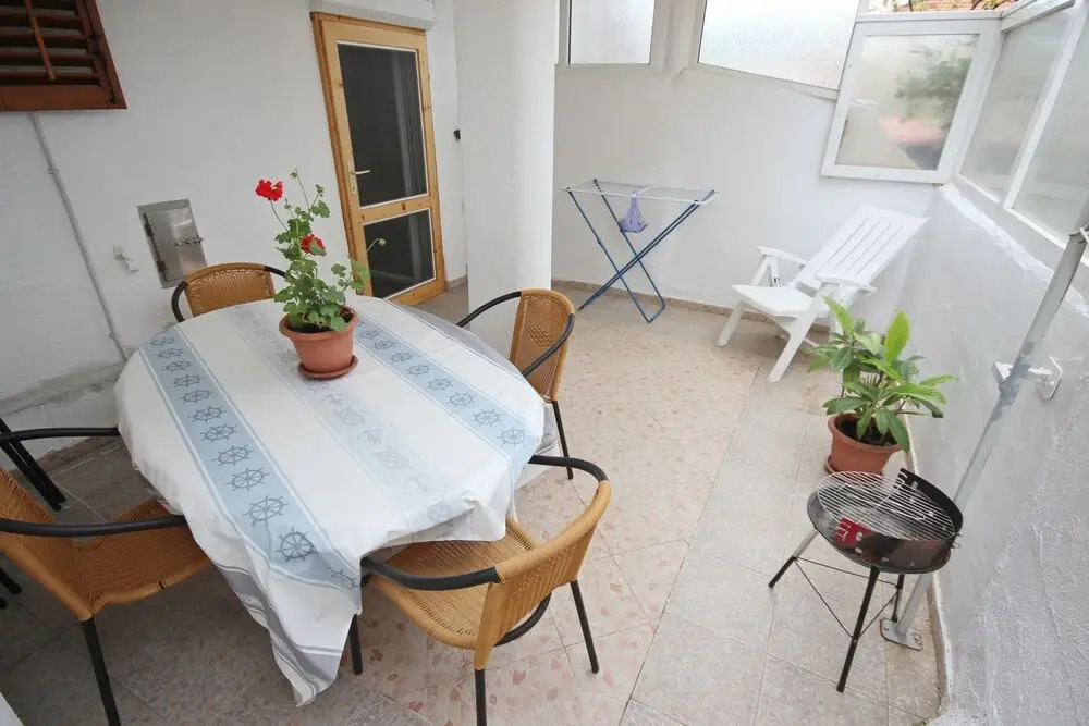 Family Ground Floor Apartment Puntamika