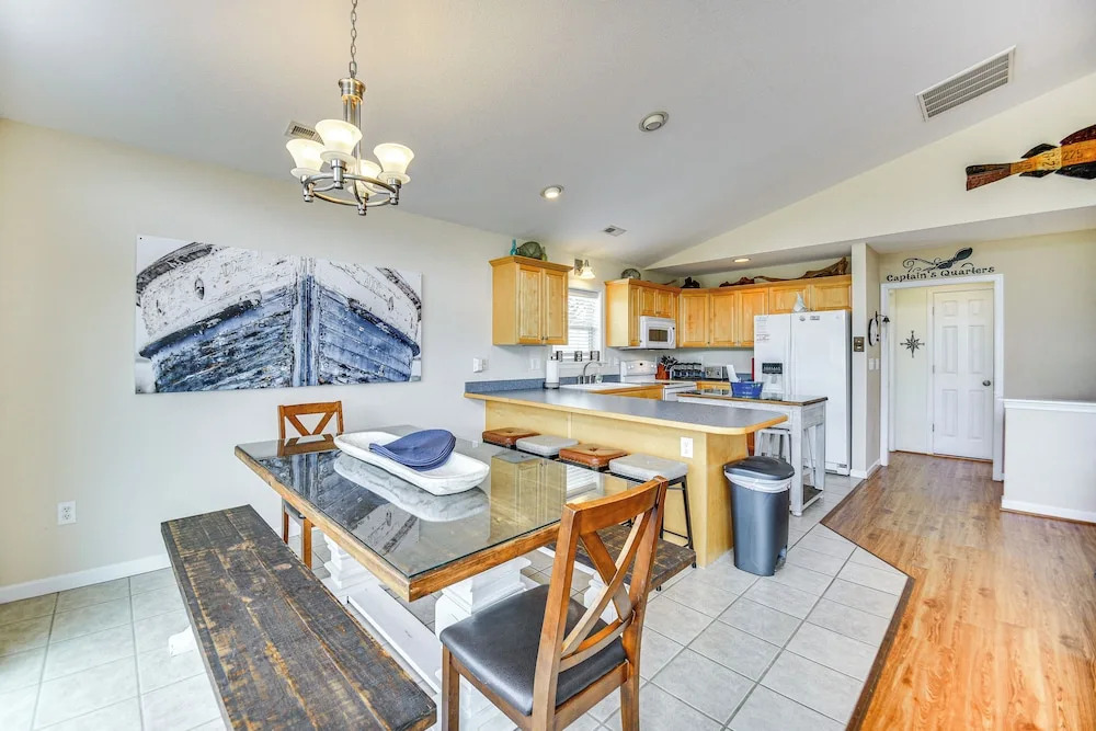 Tranquil Outer Banks Home: Dock & Community Pool!
