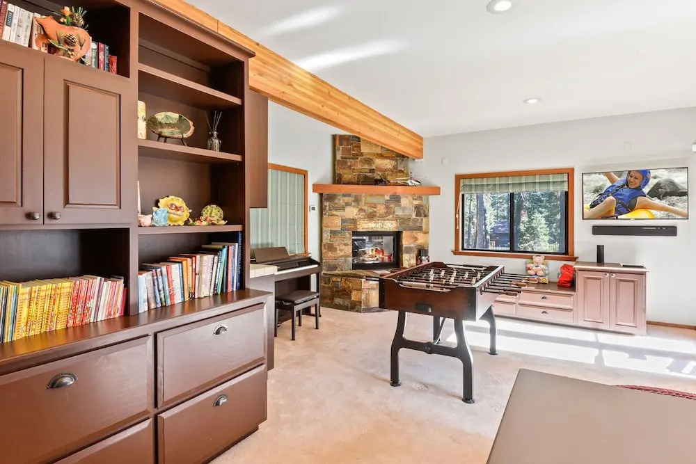 New Listing! Sugar Bear Lodge W/ Hot Tub 4 Bedroom Home