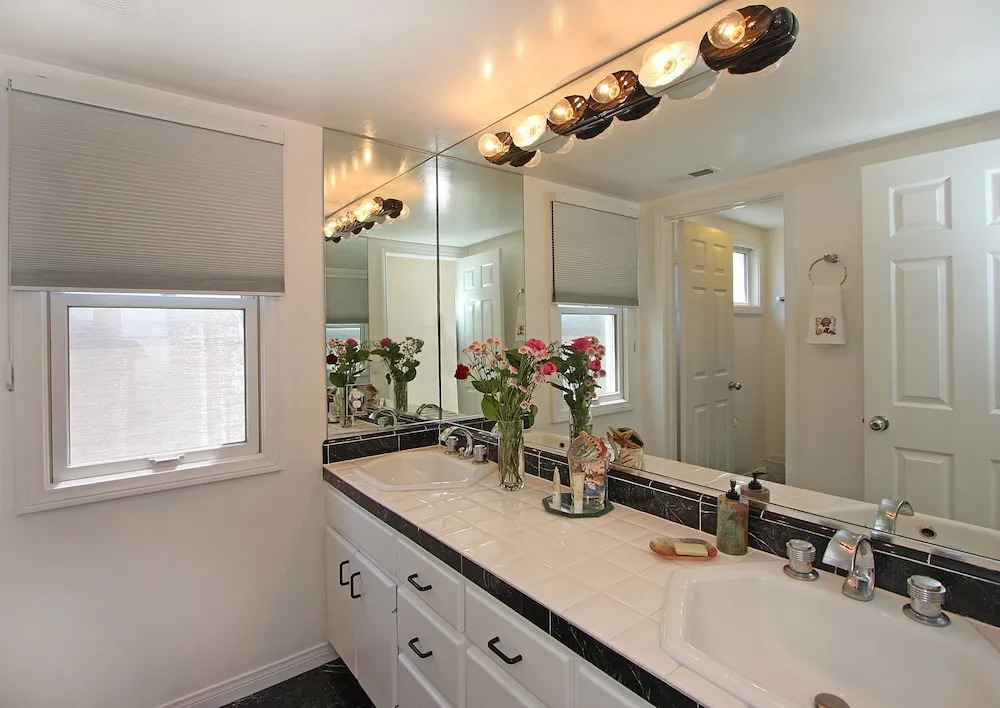 1023 E Balboa B Lus 3 Bedroom Duplex