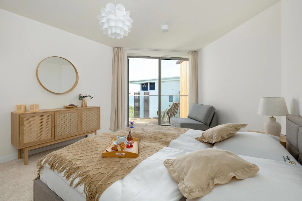 Large Apartment With sea View, Indoor Pool