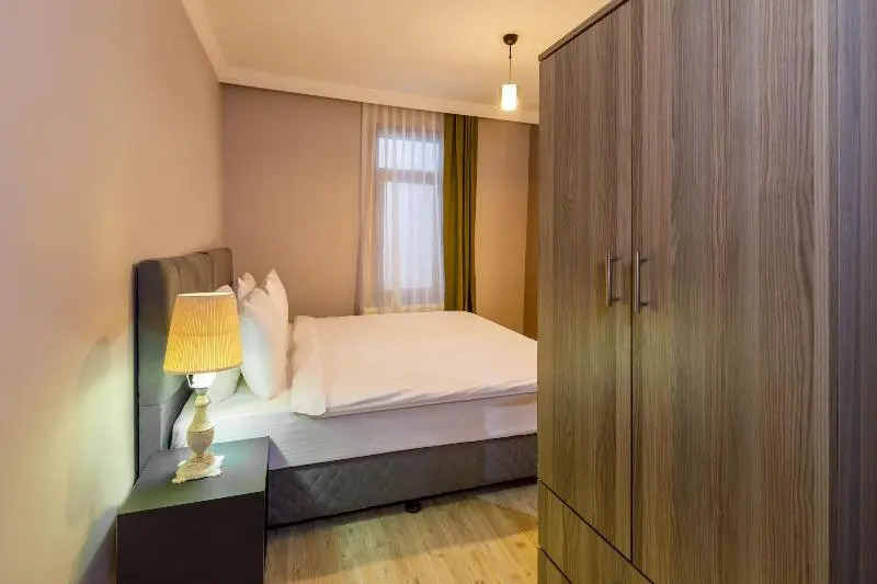 Senior Pera Suites