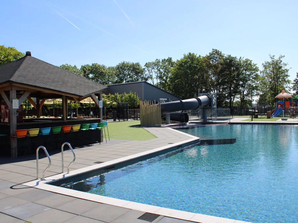 Wellness chalet with a sauna, in a holiday park directly on a recreational lake
