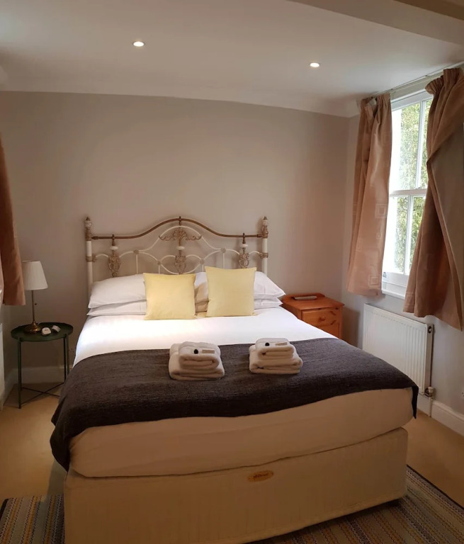 Classic 2 Bedroom Flat Gloucester St