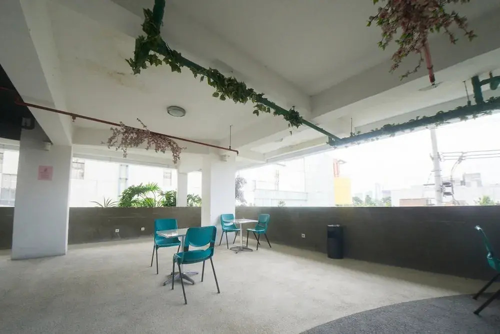 RedDoorz Apartment near Bundaran Satelit Surabaya 2