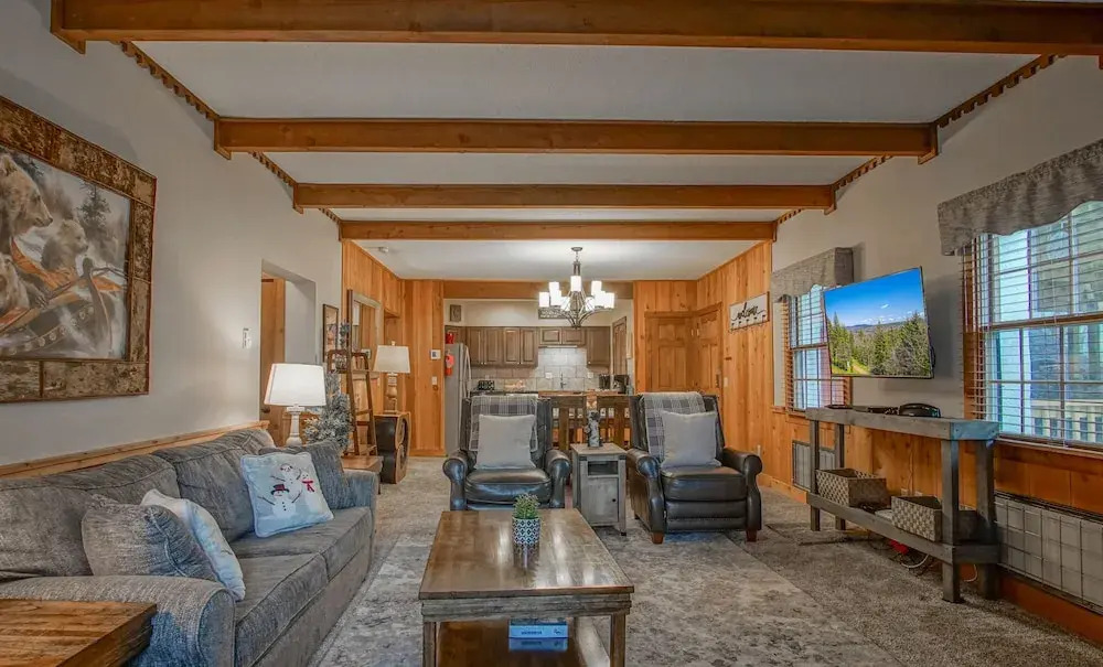 Whistlepunk # 28: 2 Bedrooms, 2 Full Baths: Slope Side. Wood Fireplace. Central Location