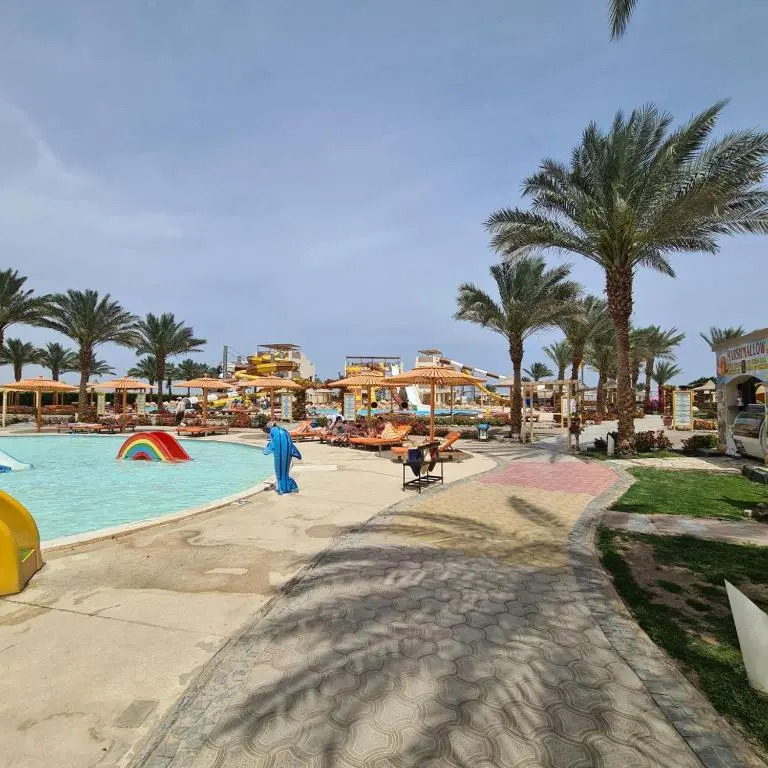 1 bedroom with beach and pool in Nubia Resort Hurghada