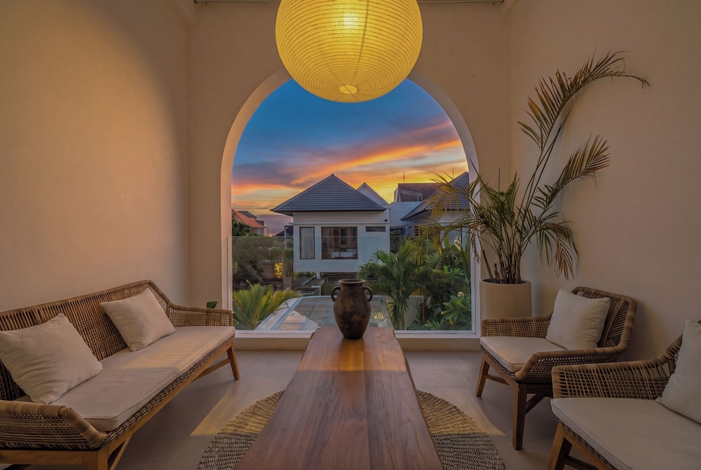 Altara Villa Umalas - Stylish 4BR Villa with Patio & Balcony in Umalas