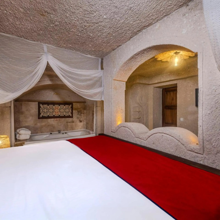 Elite Cave Suites
