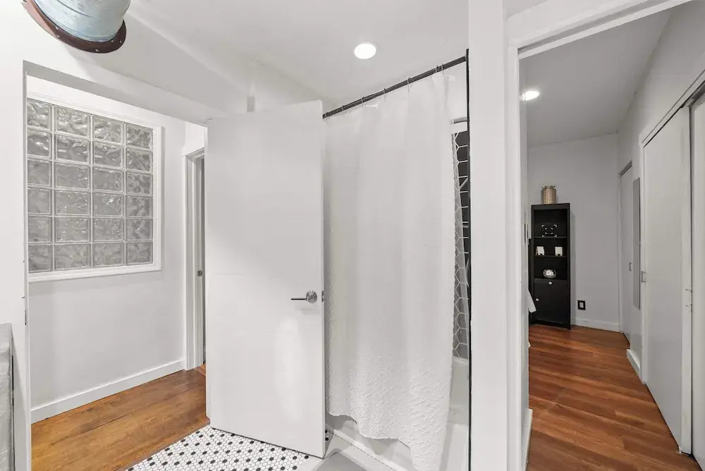 Short North Lounge Stay for 2
