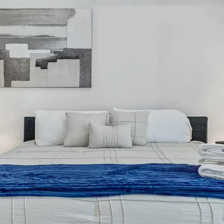 Luxury Urban Retreat Near Key Houston Locations