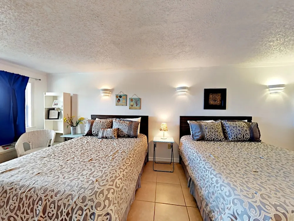 125 Sea Breeze Studio Bedroom 1 Bathroom Condo