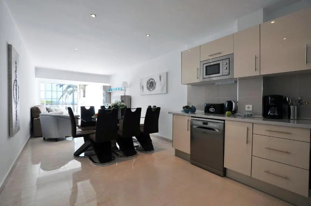 Nice townhouse on the 1st line