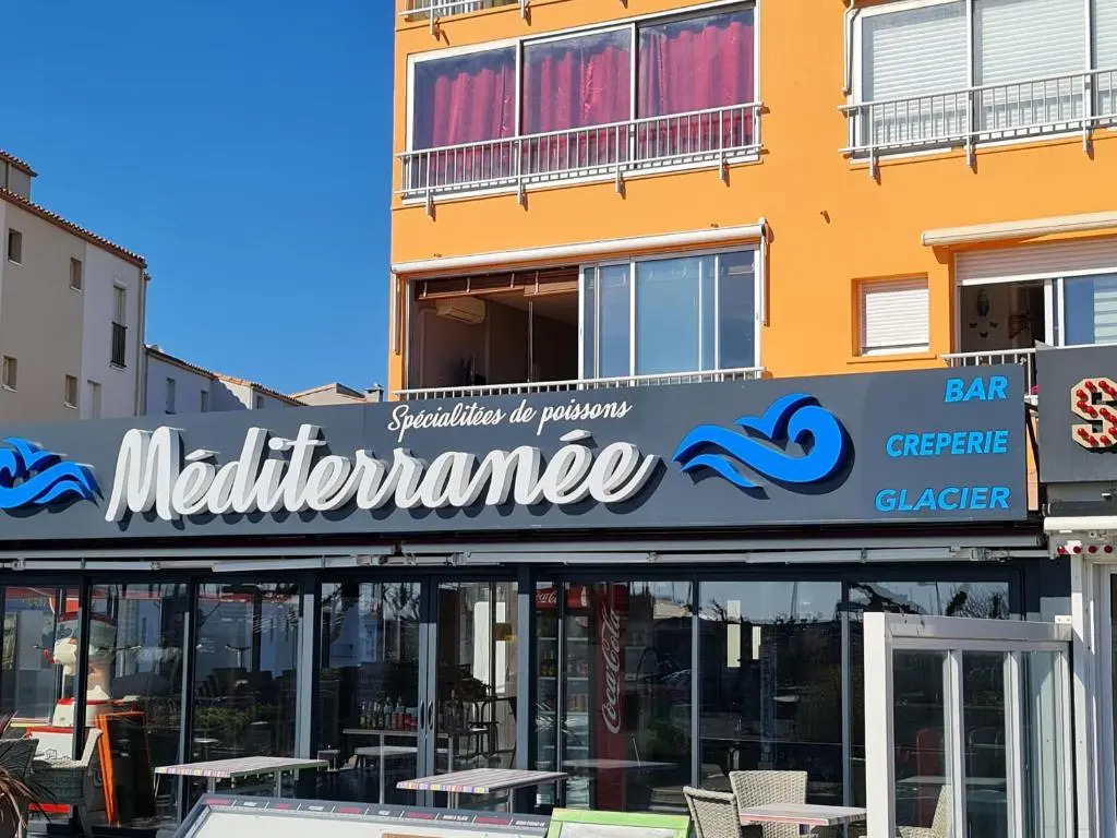 Résidence de standing la Pêcherie Spacieux T3 comme un cocon familial vue mer et sur l'avant port Sur le bout du bout de Cap d'Agde seule cap en Occitanie
