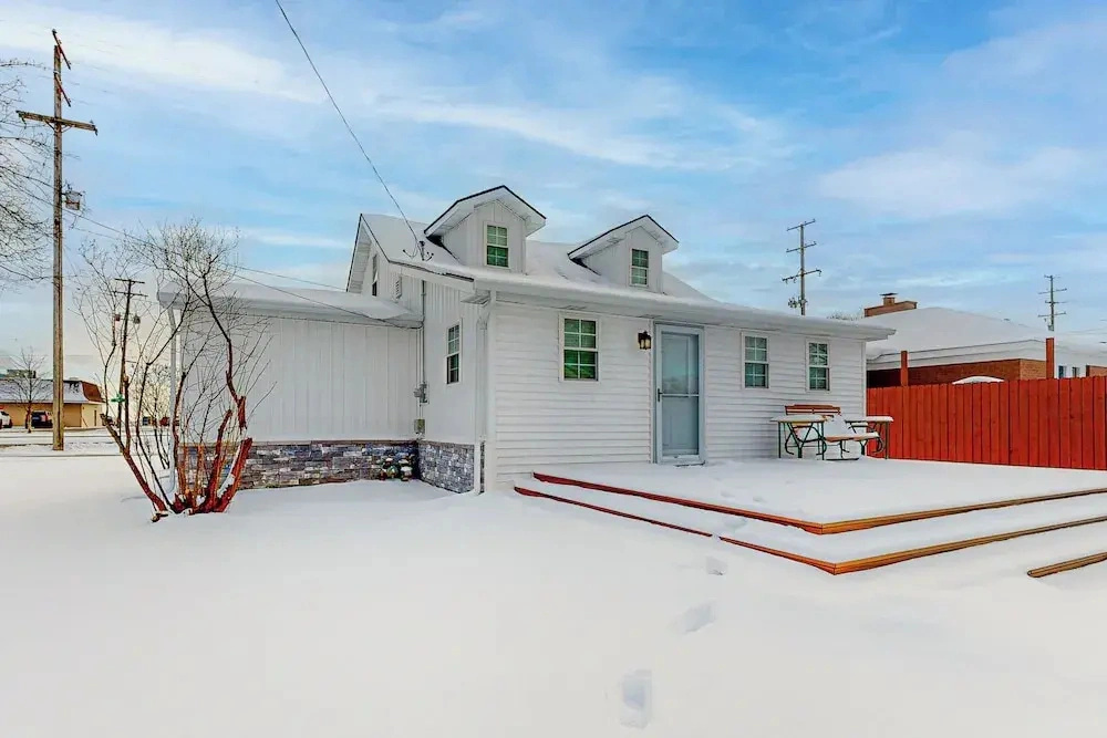 Walk to Downtown & Beach! Water-view Home