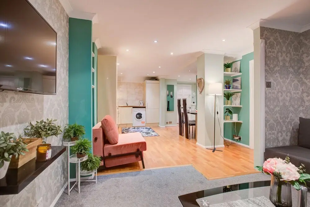 2-bedroom Private Independent Flat- Central London