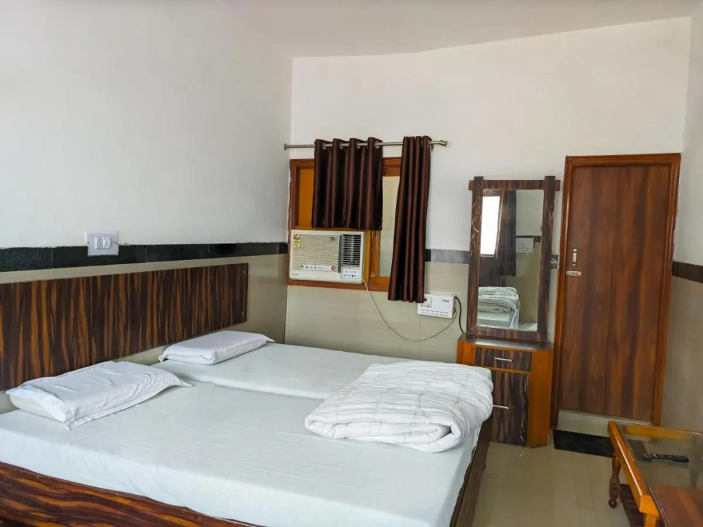 Hotel Goverdhan - Walking to Raja Ki Mandi Railway and 3km from ISBT