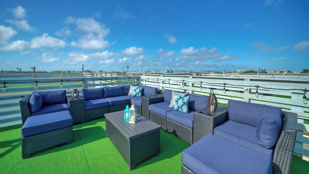 Terrace Landing Trio by Avantstay Sleeps 36 3 Coastal Home + Shared Pool + Golf Cart Zone Old Town Port A Dining