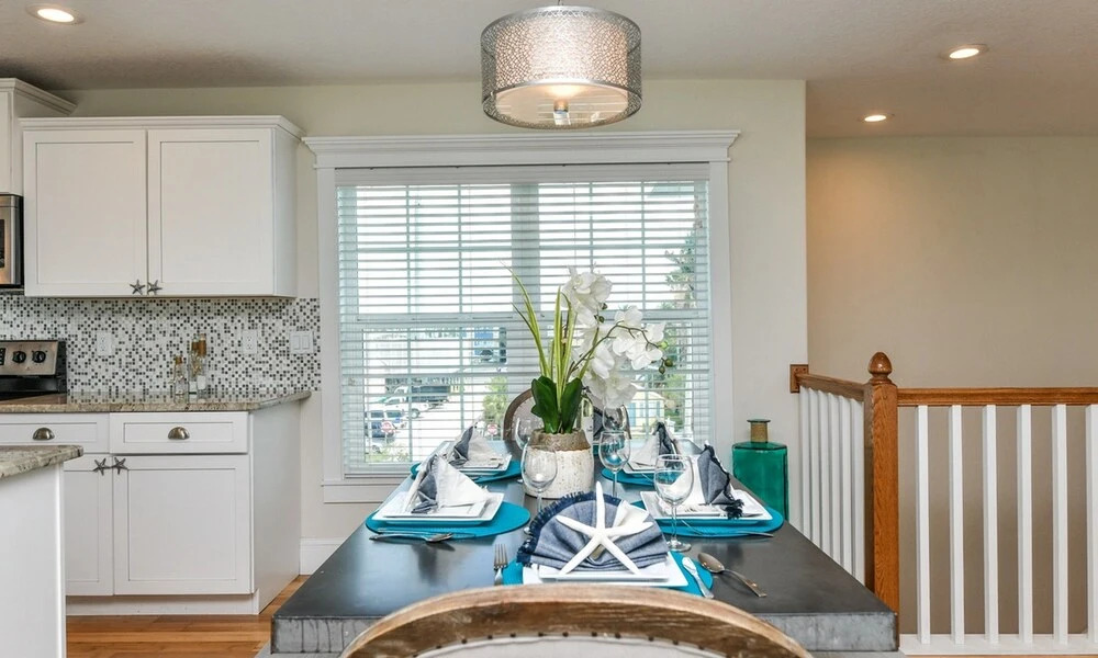 Walk to Bradenton Beach: Gulf-view Home w/ Lanai